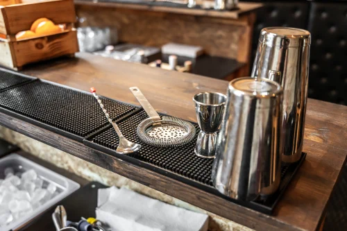 Bar station and equipment